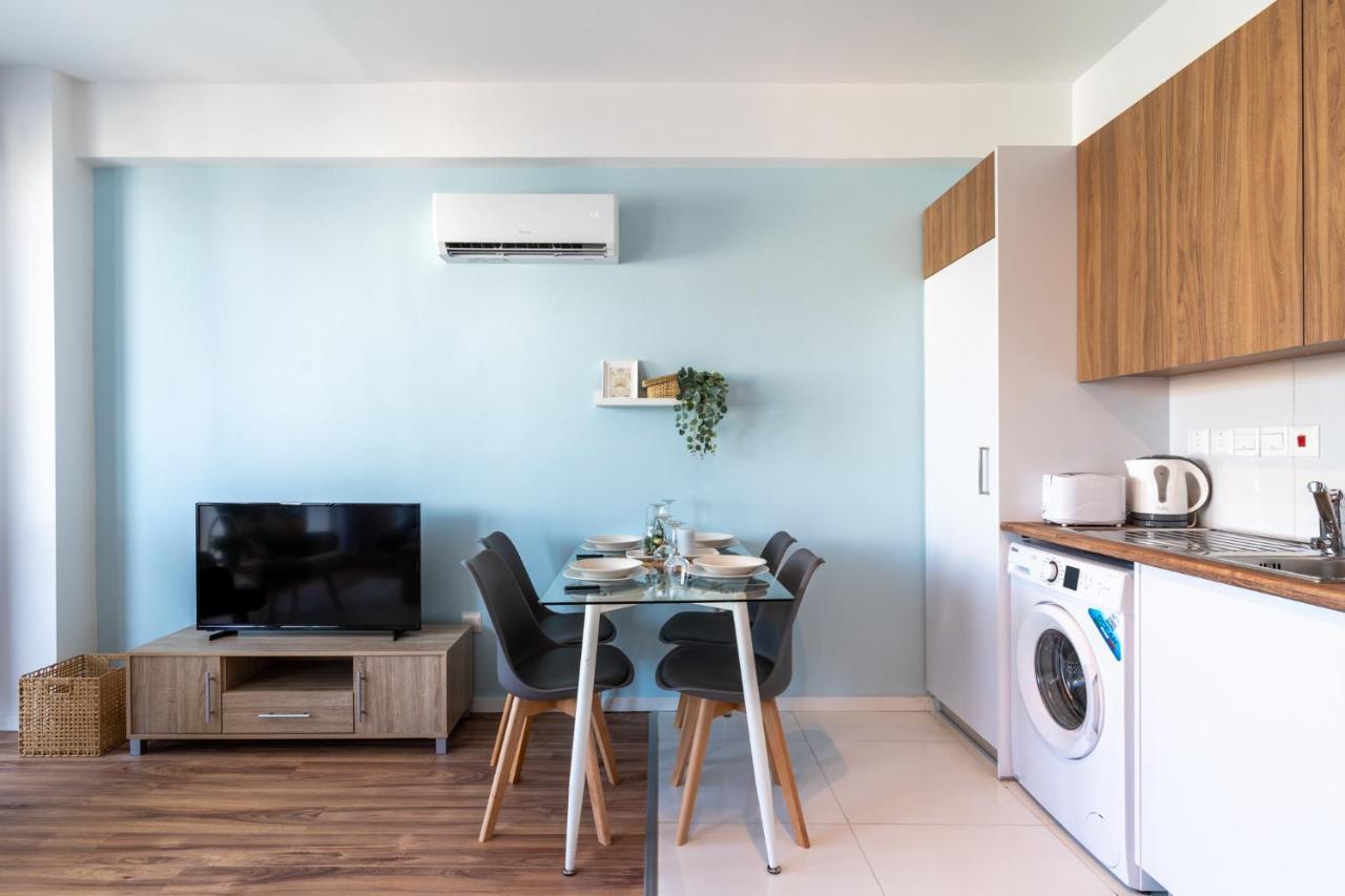 Livia Studio Apartment In Larnaca Exterior foto