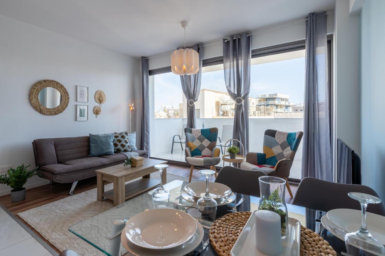 Livia Studio Apartment In Larnaca Exterior foto
