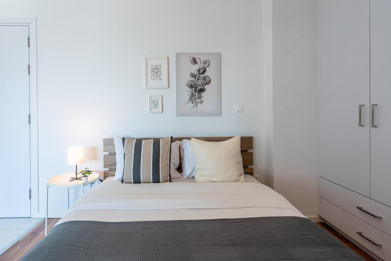 Livia Studio Apartment In Larnaca Exterior foto