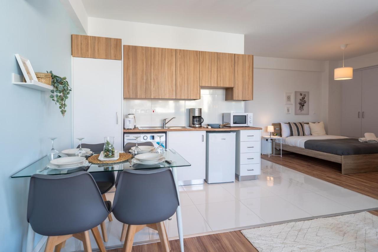 Livia Studio Apartment In Larnaca Exterior foto