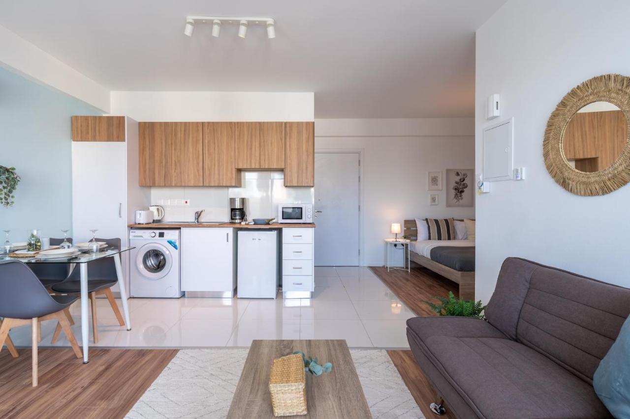 Livia Studio Apartment In Larnaca Exterior foto